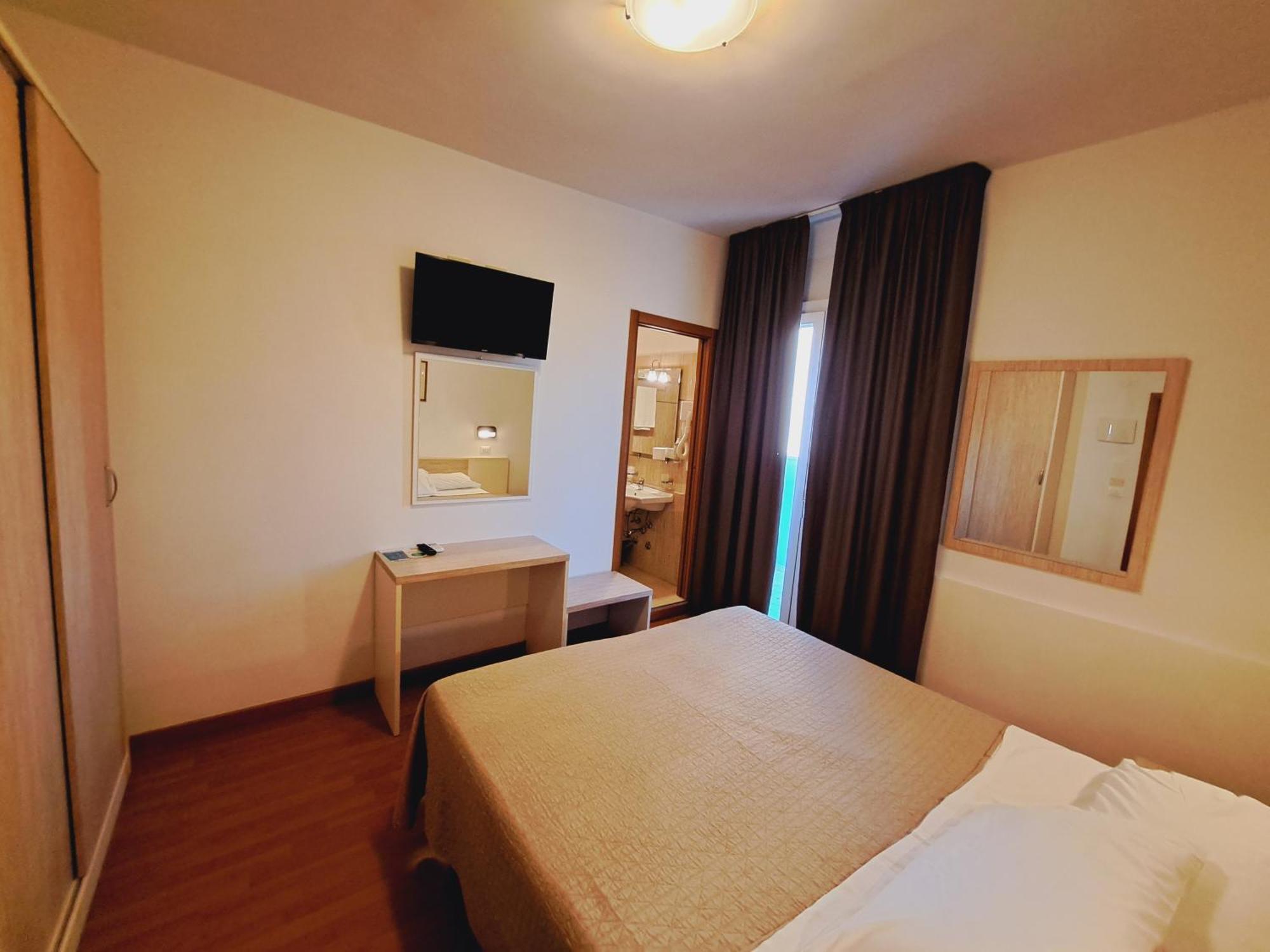 Hotel Butterfly Wellness & Spa ริมินี ภายนอก รูปภาพ