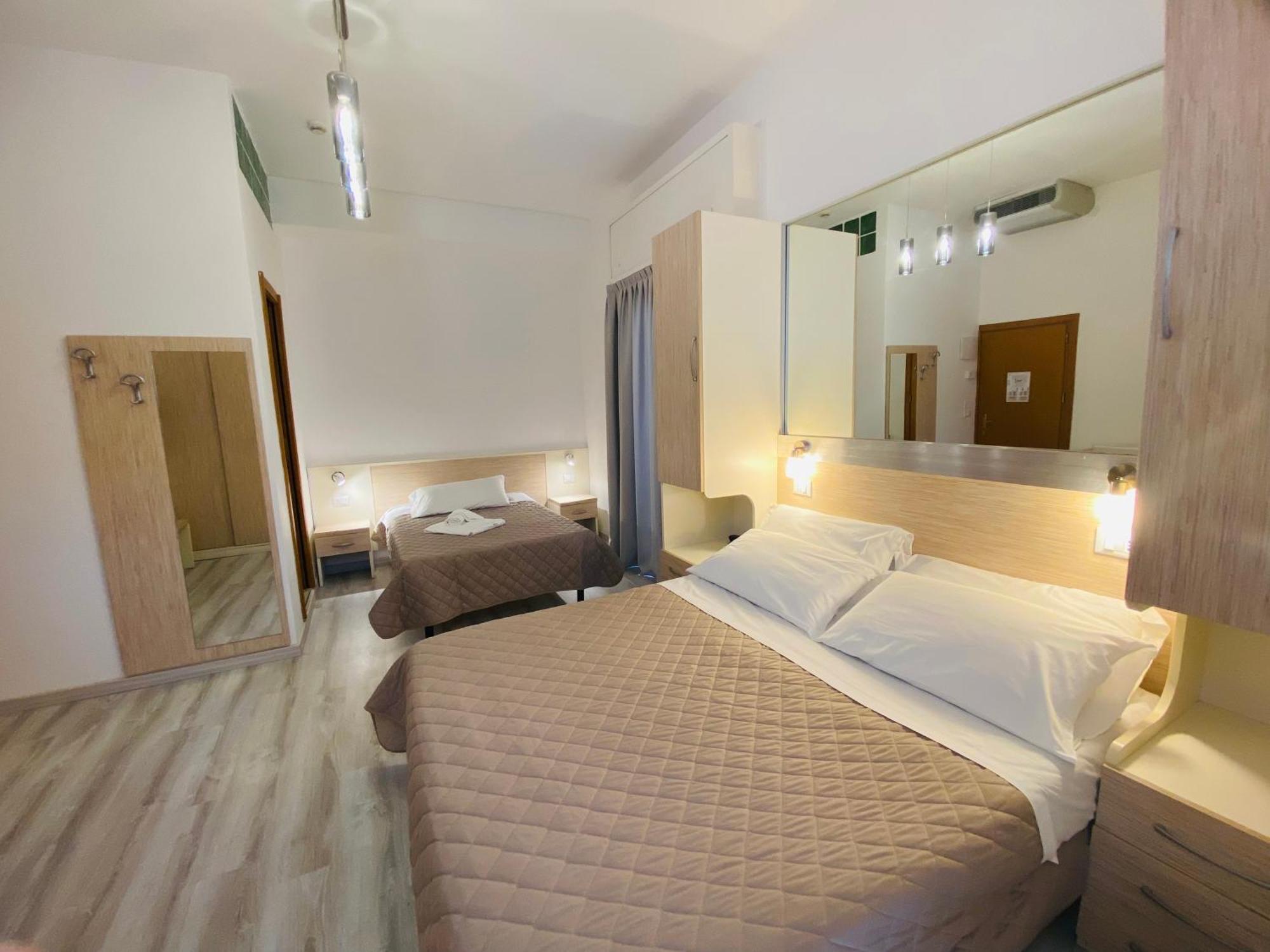 Hotel Butterfly Wellness & Spa ริมินี ภายนอก รูปภาพ