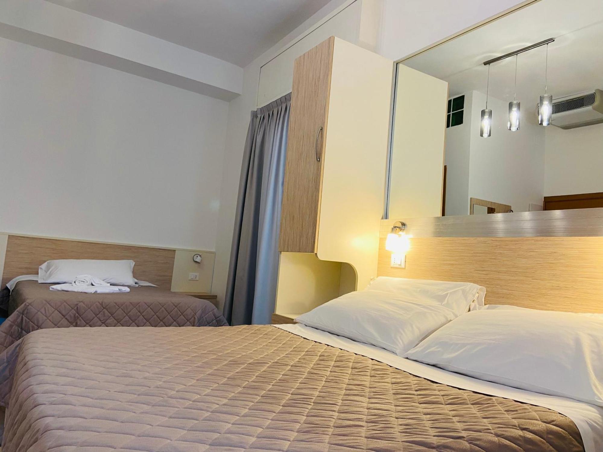 Hotel Butterfly Wellness & Spa ริมินี ภายนอก รูปภาพ