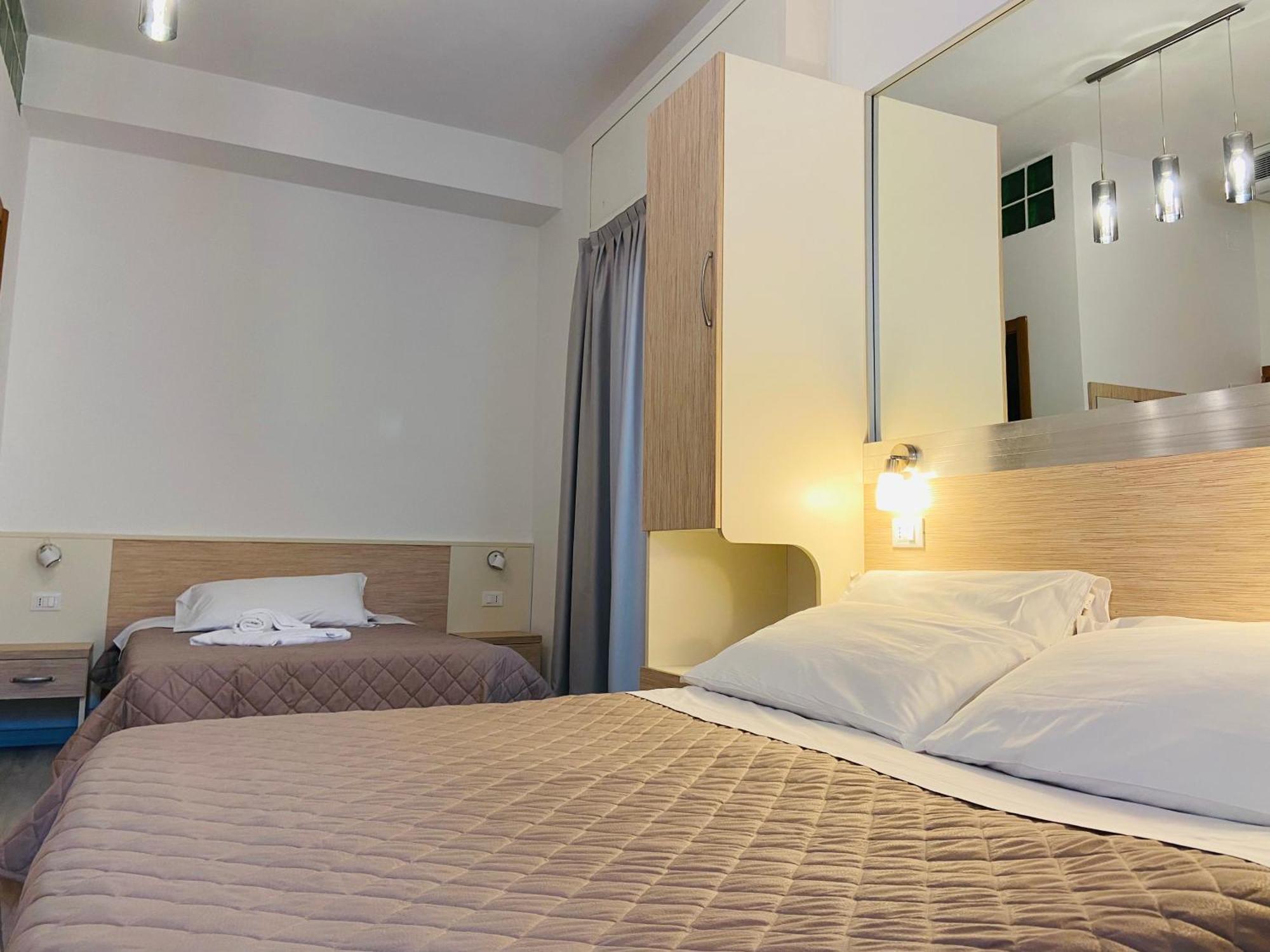Hotel Butterfly Wellness & Spa ริมินี ภายนอก รูปภาพ